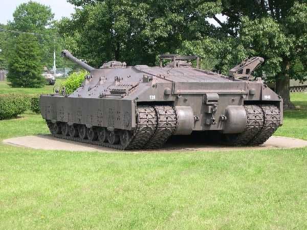 Vista trasera del prototipo de super tanque T28, expuesto en el Patton Park